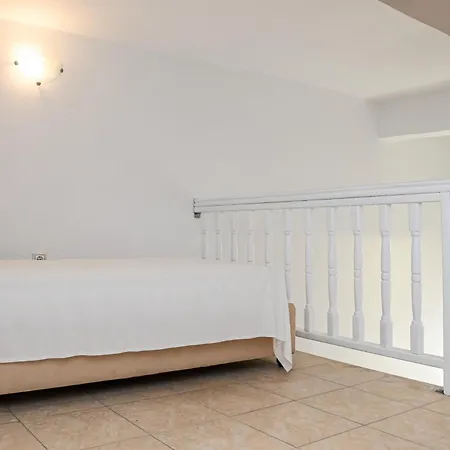 Vinas Place Center 2* Fira (Santorini)