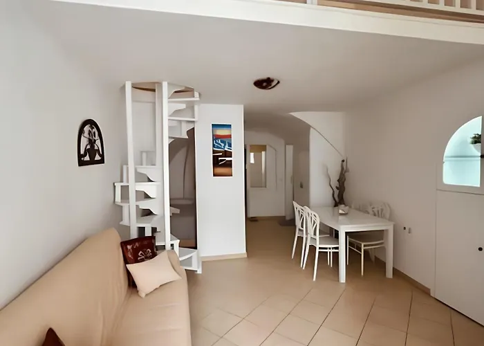 Vinas Place Center 2*