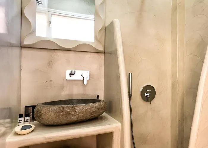 Vinas Place Center 2*