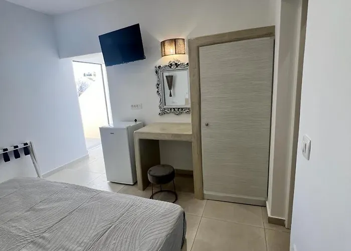 Vinas Place Center 2*