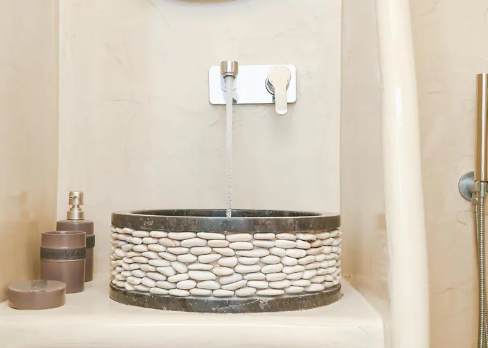 Vinas Place Center 2*