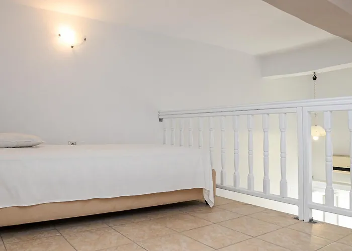 Vinas Place Center 2* 산토리니