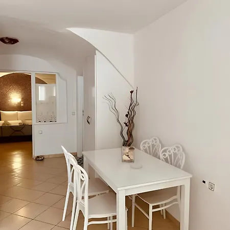 Vinas Place Center Hotel
