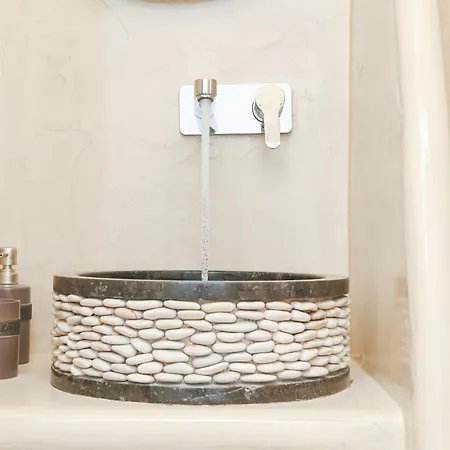 Vinas Place Center 2*